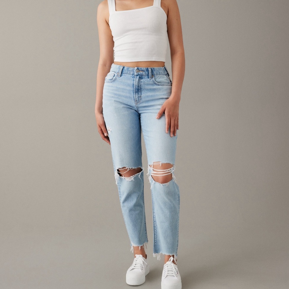 American Eagle Strigid Curvy Ripped Mom Jean